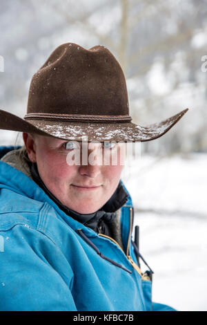 Usa, Colorado, le tremble, le Wrangler ali wade au réfectoire de Pine Creek, Ashcroft Banque D'Images