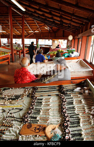 L'île de Pâques, chili, Isla de Pascua, rapa nui, la feria agricola marché un marché local à Hanga Roa où les locaux vendent des fruits, des légumes et des Banque D'Images