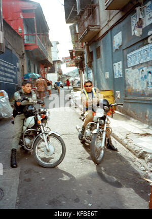 PANAMA, deux policiers à moto, Panama City Banque D'Images