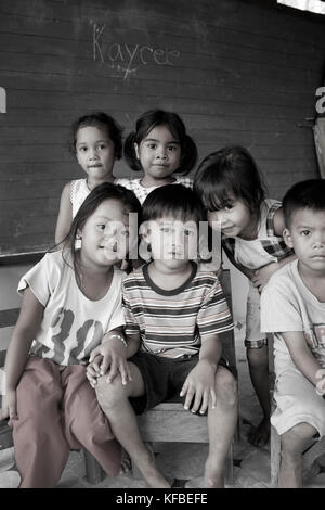 Philippines, Palawan, village batak, enfants batak dans leur classe à tanabag village Banque D'Images