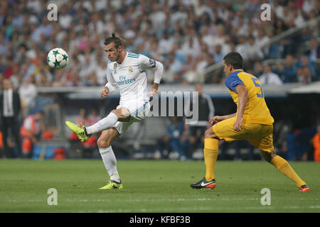 MADRID, ESPAGNE - Gareth Bale contrôle la balle. Champion en titre, le Real Madrid a fait ses débuts la saison de ligue des champions de l'APOEL Nicosie battu 3-0. Cristia Banque D'Images