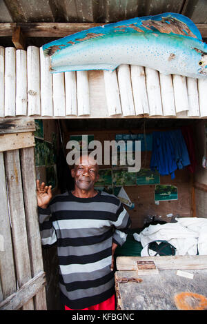 La JAMAÏQUE, Port Antonio. Batelier Local Danny au Blue Lagoon. Banque D'Images