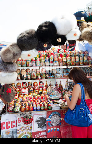 La Russie, Moscou. Souvenirs à vendre au manège carré. Banque D'Images