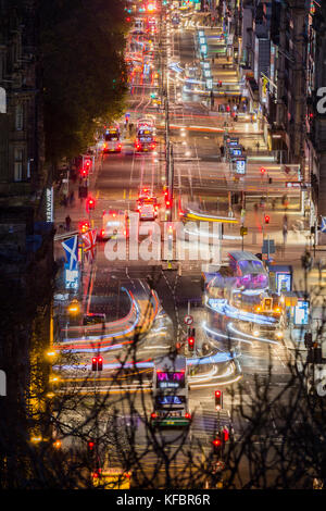 Vue depuis la colline de Calton sur Princes Street la nuit.Édimbourg, Écosse.ROYAUME-UNI Banque D'Images