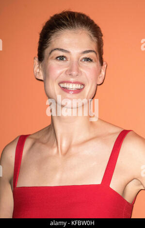 Rosamund Pike assiste à la 'ennemis' photocall au cours du 12e festival du film de Rome à l'auditorium Parco della Musica, le 26 octobre 2017 à Rome, Italie. Banque D'Images