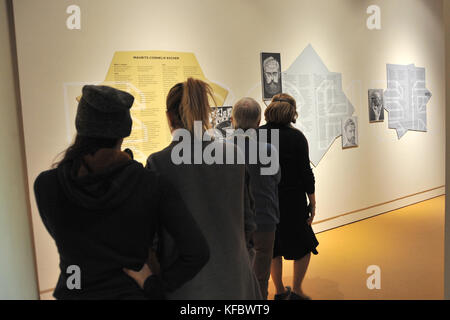 Pise, Italie. 26Th oct, 2017. escher au Palazzo blu 26/10/2017-pise-Italie art chronique les oeuvres de Maurice Cornelis Escher exposée au Palazzo blu sont datées entre 1917 et 1963, à l'origine néerlandais est allé(e) à l'Académie de Haarlem. Ses œuvres mathématiques, prospective, et si nous voulons aussi métaphysique, il va conquérir le visiteur, même à un âge précoce. dans photos : photo credit : photojournalisme. robertocappa agence photo indépendante/Alamy live news Banque D'Images