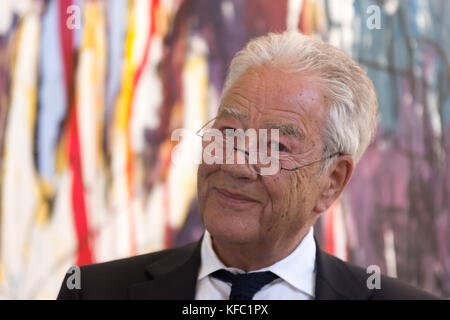 Bad Soden, Allemagne. 27 octobre, 2017. Björn Engholm, laudator, à la conférence de presse pour l'Armin Mueller-Stahl exposition artistique au Stadtgalerie Bad Soden. Oct 28 Exposition-Nov 26 2017 Credit : Markus Wissmann/Alamy Live News Banque D'Images