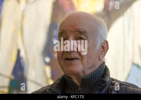 Bad Soden, Allemagne. 27 octobre, 2017. Armin Mueller-Stahl, acteur allemand, peintre et musicien à la conférence de presse pour son exposition d'oeuvres d'art à Stadtgalerie Bad Soden. Oct 28 Exposition-Nov 26 2017 Credit : Markus Wissmann/Alamy Live News Banque D'Images