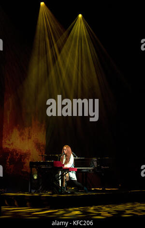 Madison, Wisconsin, USA. 26Th oct, 2017. Tori Amos il se produit au cours de l'envahisseur natif tour à l'Orpheum Theatre à Madison, Wisconsin crédit : daniel deslover/zuma/Alamy fil live news Banque D'Images