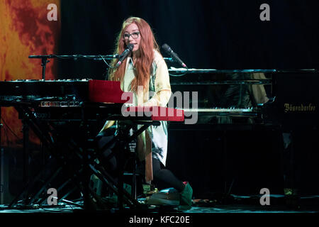 Madison, Wisconsin, USA. 26Th oct, 2017. Tori Amos il se produit au cours de l'envahisseur natif tour à l'Orpheum Theatre à Madison, Wisconsin crédit : daniel deslover/zuma/Alamy fil live news Banque D'Images