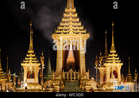 Bangkok, Thaïlande. 26Th oct, 2017. Soirée atmosphère après royal crematorium après près de Sanam Luang. crédit : panupong changchai/pacific press/Alamy live news Banque D'Images