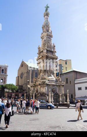 La flèche de la Vierge Immaculée dans la piazza del Gesù Nuovo, Naples, Italie Banque D'Images