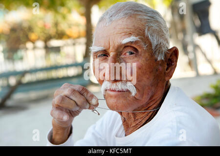 Caye Caulker, Belize, portrait de chocolat, l'homme responsable de sauver et de protéger le lamantin Banque D'Images