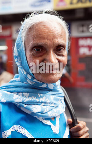 Rue Maurice ; portrait d'une femme âgée à Port Louis Banque D'Images