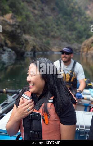 Usa (Oregon), Wild and Scenic Rogue River dans le district de Medford, exécutant la dernière streatch de rivière pour l'encourager à prendre la barre Banque D'Images