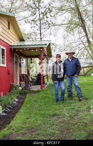 Usa (Oregon), enterprise, cowboy todd Nash et son épouse angela à leur domicile, au nord-est de l'oregon Banque D'Images