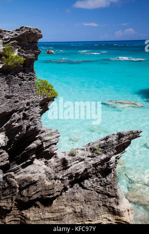 Les Bermudes. Les rochers et les plages de Warwick Long Bay. Banque D'Images