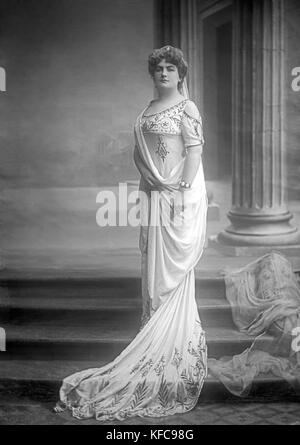 La soprano française Marcelle Demougeot comme Iphise à l'opéra 'Dardanus' de Jean-Philippe Rameau. 1908 Photo Taponier Banque D'Images
