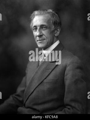 Le photographe français André Taponier, co-fondateur du studio photographique Boissonnas & Taponier en 1901 à Paris. Paris, Le 14 Février 1927 Photo Taponier Banque D'Images