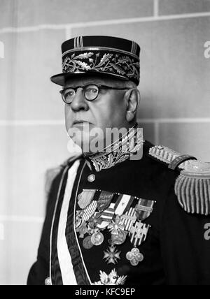 Le Prince Louis II de Monaco (grand père de Rainier III) portant l'uniforme de général de brigade, avec médailles et képi. 1935 Photo : Taponier, Paris. Banque D'Images