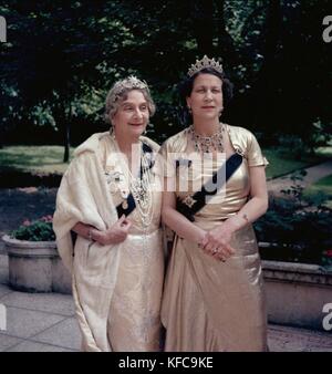 La princesse Marie Bonapart (1882-1962) et sa fille Eugénie de Grèce (1910-1989) Photo 1953 Taponier Photo12.com Taponier - Coll. Banque D'Images