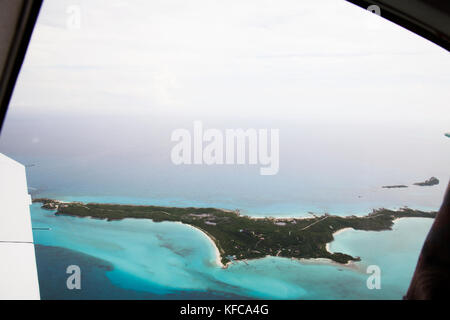 EXUMA, Bahamas. Une vue à partir d'un avion de l'eau autour de l'Exuma Islands. Banque D'Images