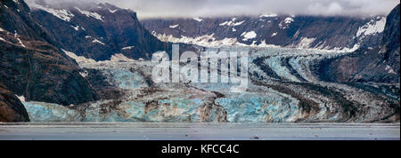 Usa, Alaska, Glacier Bay, des vues à couper le souffle de la Johns Hopkins glacier dans l'université John Hopkins, vu de l'entrée à bord du bateau de croisière, ms oosterdam escales Banque D'Images