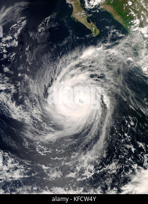 Dans le Pacifique Est, en début d'après-midi du 8 octobre 2008, l'Ouragan Norbert a grandi à un ouragan de catégorie 4. Banque D'Images