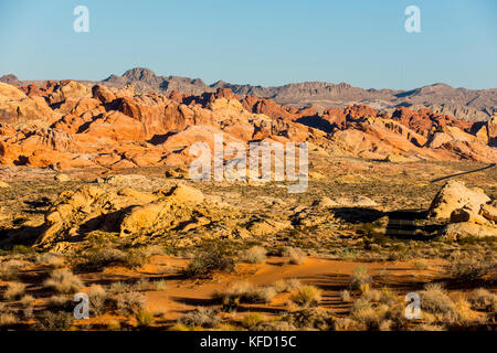 Au cours de la négliger dans la formations de grès redrock valley of fire, Nevada, USA Banque D'Images