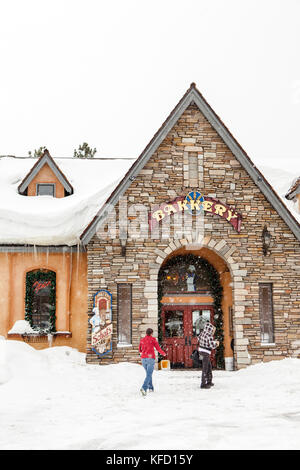 États-unis, Californie, le mammouth, à l'extérieur de schat's Bakery à Mammoth Lakes Banque D'Images