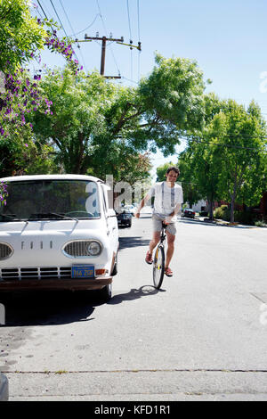 États-unis, Californie, Oakland, sur l'homme près de monocycle Sorbet Scream Banque D'Images