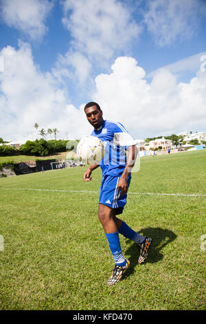 Les Bermudes, South Hampton. Rangers South Hampton joue un jeu au South Hampton Rangers Champ. Banque D'Images