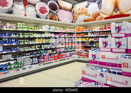 Intérieur d'un Hypermarché Kaufland allemand Banque D'Images