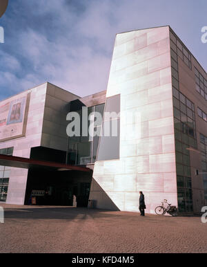 La Finlande, Helsinki, façade du Musée d'art contemporain Kiasma building Banque D'Images