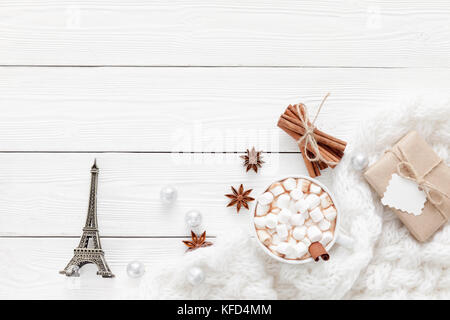 Chocolat chaud sur un tableau blanc Banque D'Images