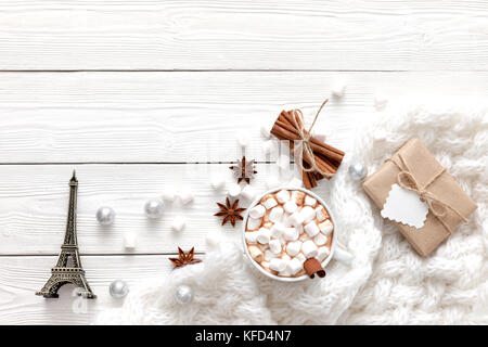 Chocolat chaud sur un tableau blanc Banque D'Images