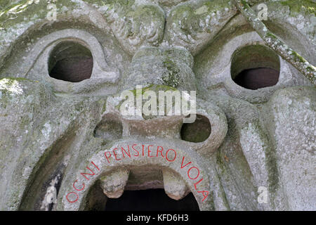 Bomarzo, italie - 2 juillet 2017 - orcus bouche sculpture au célèbre parc dei mostri (Parc des Monstres), également nommé sacro bosco (bois sacré) ou garde Banque D'Images