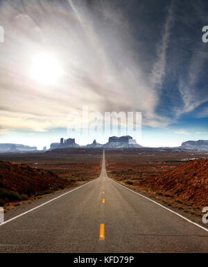 Usa ; Utah, hwy 163, mile marker 13, en direction de Monument Valley Navajo Tribal Park, Banque D'Images