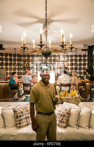 BELIZE, Punta Gorda, Toledo, Belcampo Belize Jungle Lodge et le rhum agricole, le bar est au cœur du chalet principal et offre à ses clients un endroit pour se détendre Banque D'Images