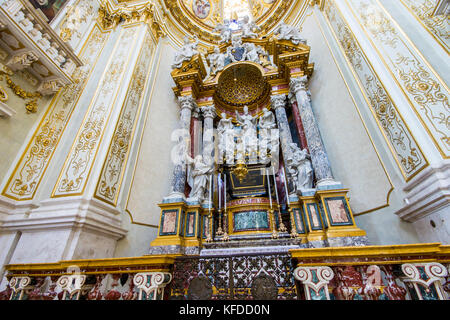 À l'intérieur de la cathédrale de Bergame (Duomo di Bergamo, Cattedrale di Sant'Alessandro). Il a un plan en croix latine avec une nef unique et un cadre baroque decorati Banque D'Images