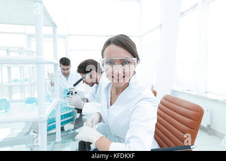 Groupe de travail scientifique en laboratoire sur les produits chimiques Banque D'Images