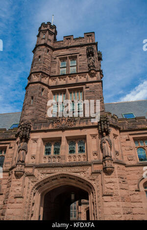 Low angle view of tower, east pyne Hall, université de Princeton, Princeton, New Jersey, USA Banque D'Images