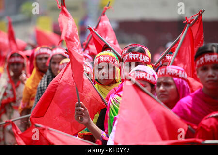 Les travailleurs du vêtement au Bangladesh prendre part à un premier mai à Dhaka, Bangladesh, le 1 mai 2017. Banque D'Images