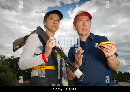 Alena Allen, jeu de tir Skeet pour les femmes olympiques avec mari et entraîneur, Malcom Allen. Banque D'Images