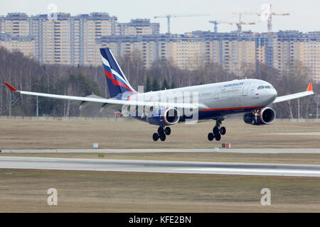 Sheremetyevo, région de Moscou, Russie - le 17 avril 2015 Airbus A330-200 aeroflot : atterrissage à l'aéroport international de Sheremetyevo. Banque D'Images