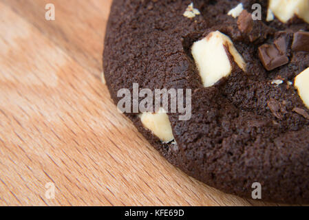 Cookies close up sur une planche de bois. Banque D'Images