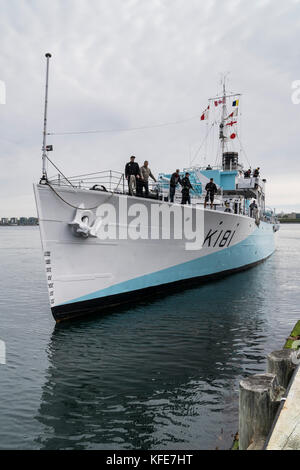 Dernière corvette de classe Flower au monde le NCSM SACKVILLE arrive sur le front de mer pour la saison estivale 2017, Halifax, Nouvelle-Écosse, Canada. Banque D'Images