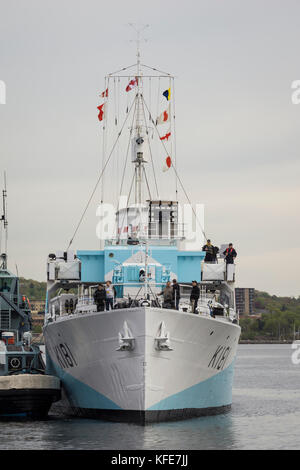 Dernière corvette de classe Flower au monde le NCSM SACKVILLE arrive sur le front de mer pour la saison estivale 2017, Halifax, Nouvelle-Écosse, Canada. Banque D'Images