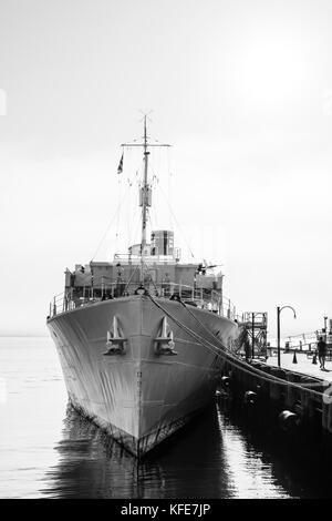 Dernière corvette de classe Flower au monde le NCSM SACKVILLE arrive sur le front de mer pour la saison estivale 2017, Halifax, Nouvelle-Écosse, Canada. Banque D'Images