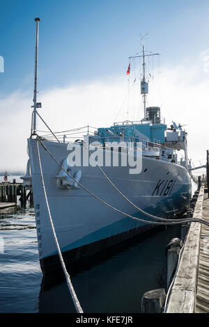 Dernière corvette de classe Flower au monde le NCSM SACKVILLE arrive sur le front de mer pour la saison estivale 2017, Halifax, Nouvelle-Écosse, Canada. Banque D'Images